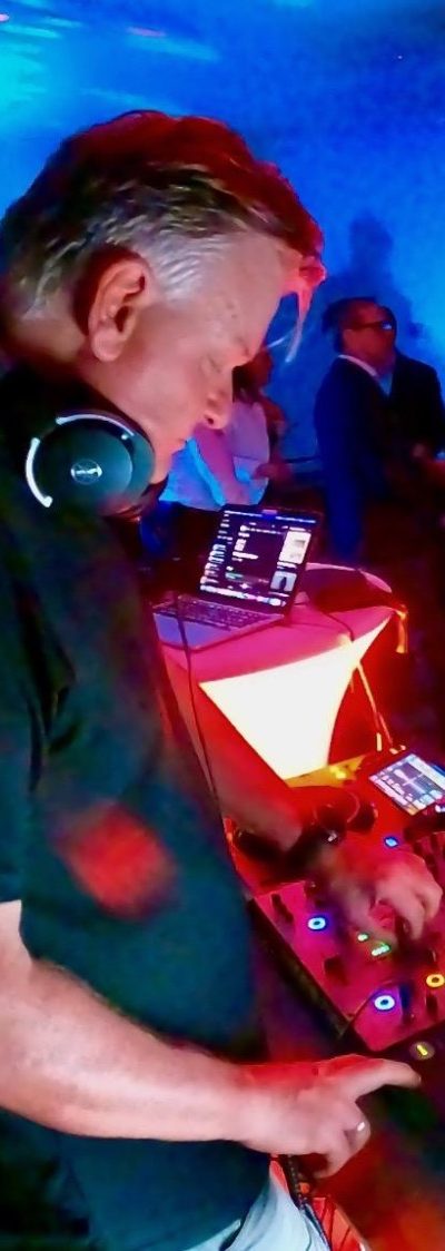 DJ Cassollage auf einer Party im Rochusclub Düsseldorf